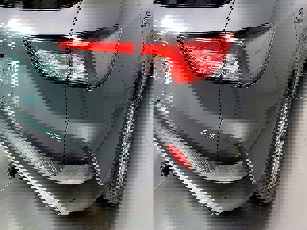 Vehicle image 39 of 40