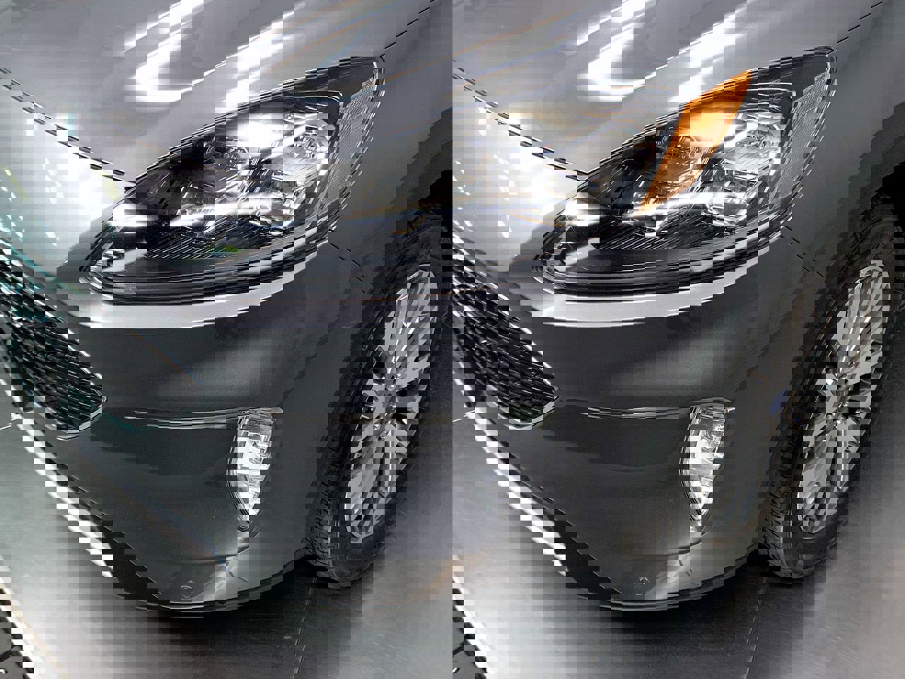 Vehicle image 13 of 40