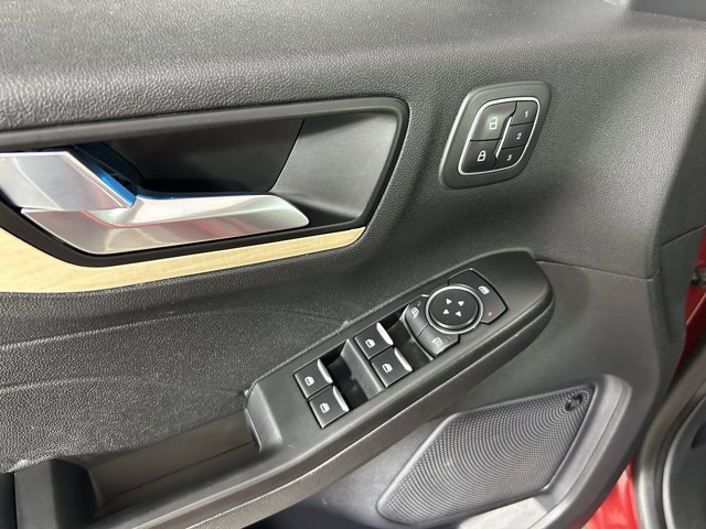 Vehicle image 17 of 35