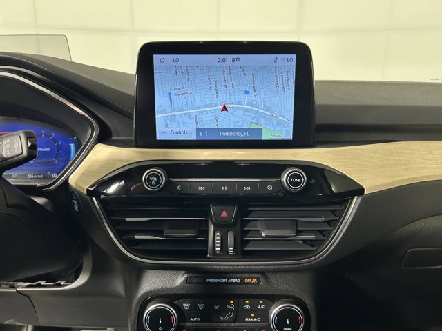 Vehicle image 21 of 35