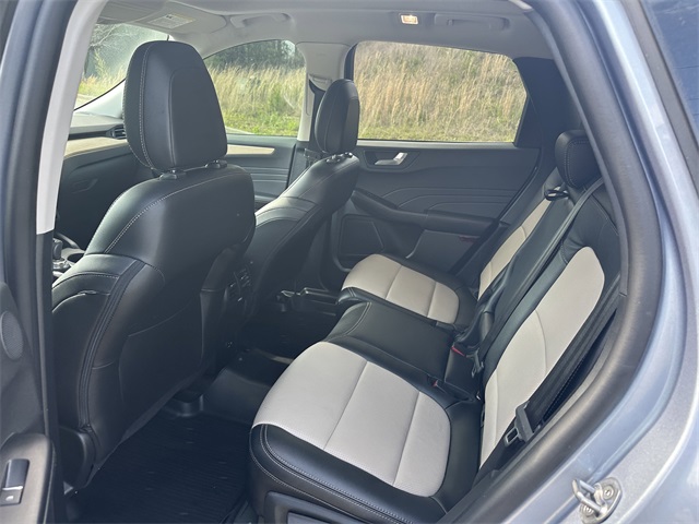 Vehicle image 20 of 31