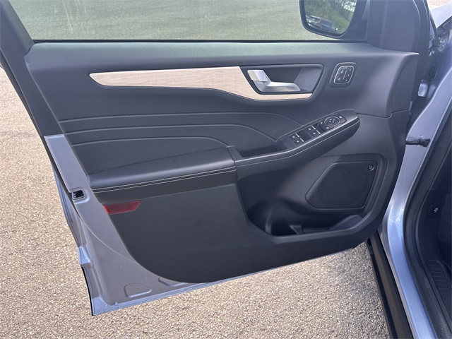 Vehicle image 10 of 31