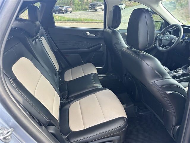 Vehicle image 15 of 31