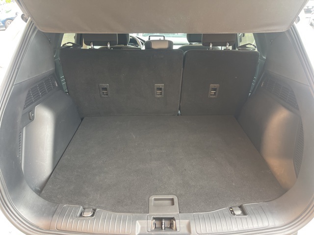 Vehicle image 16 of 17