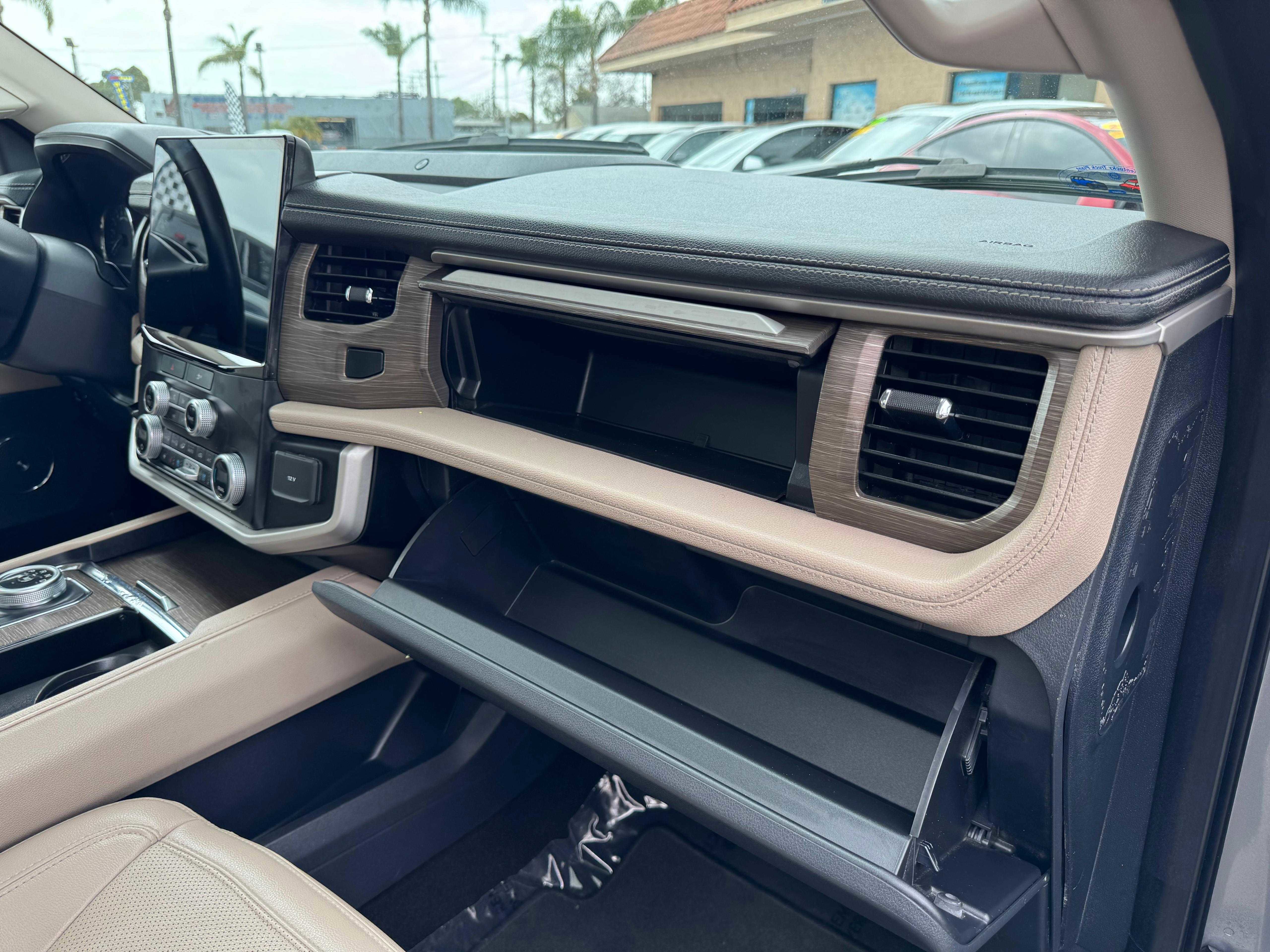 Vehicle image 59 of 92