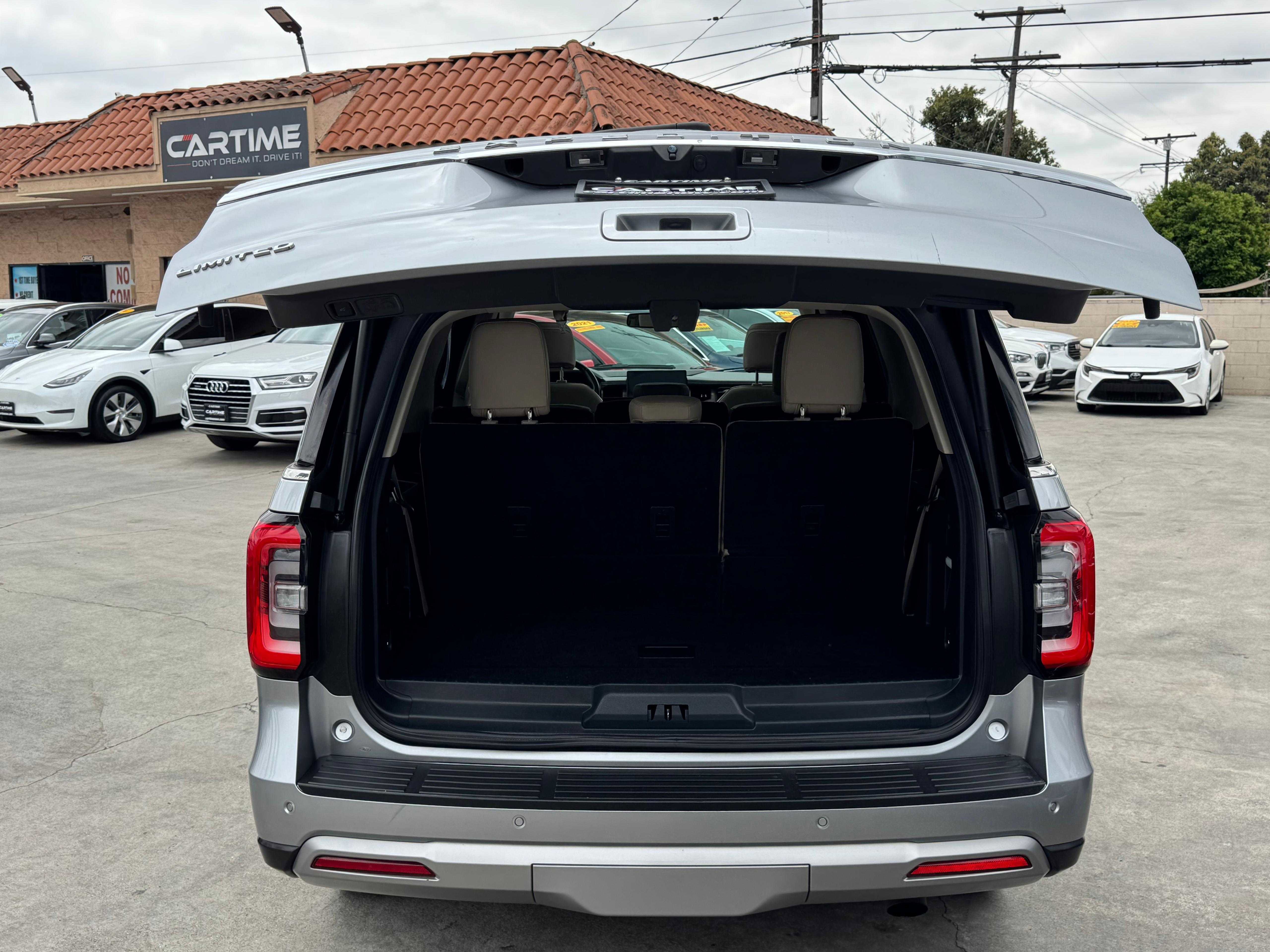 Vehicle image 12 of 92