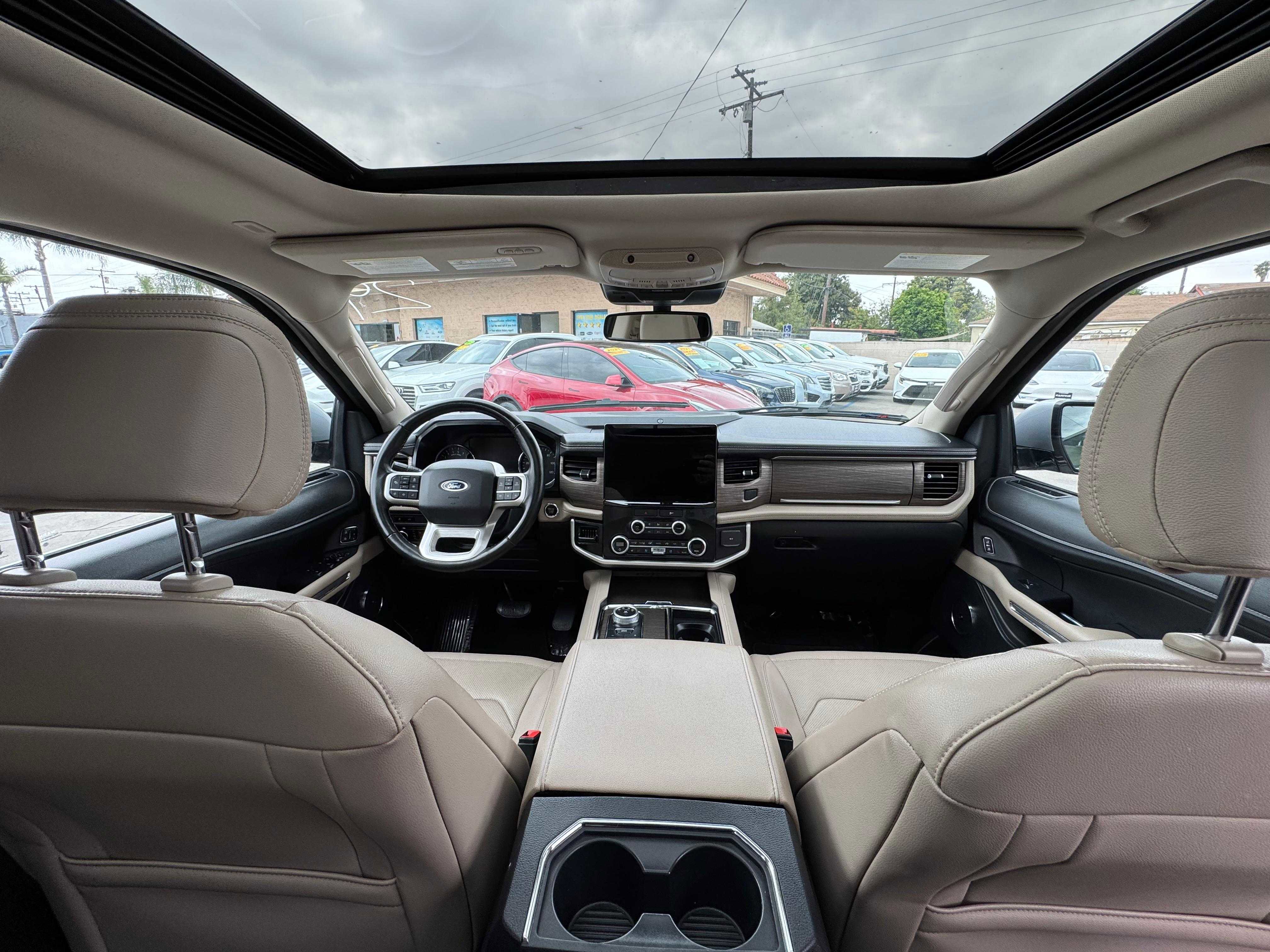 Vehicle image 52 of 92
