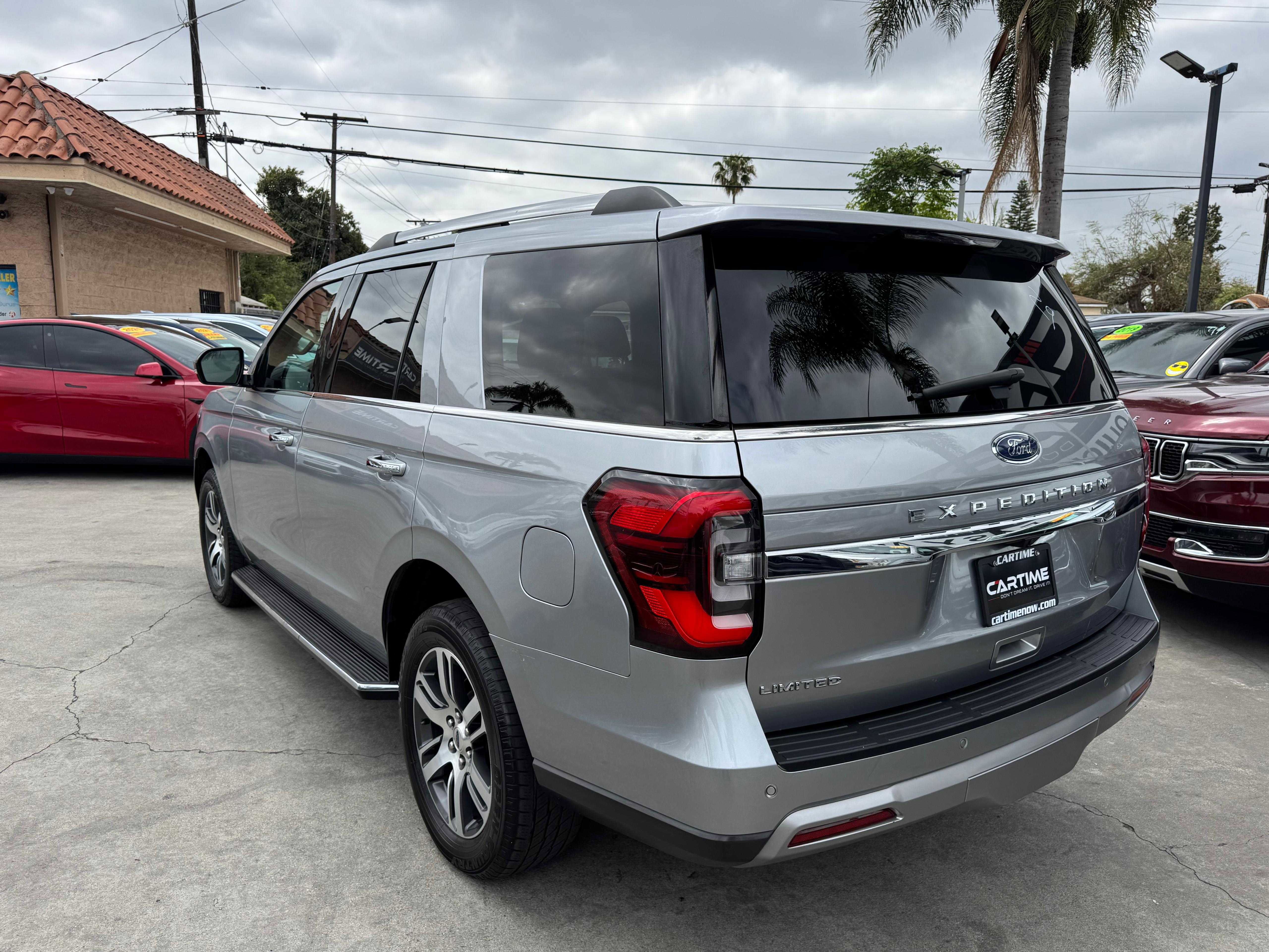 Vehicle image 5 of 92