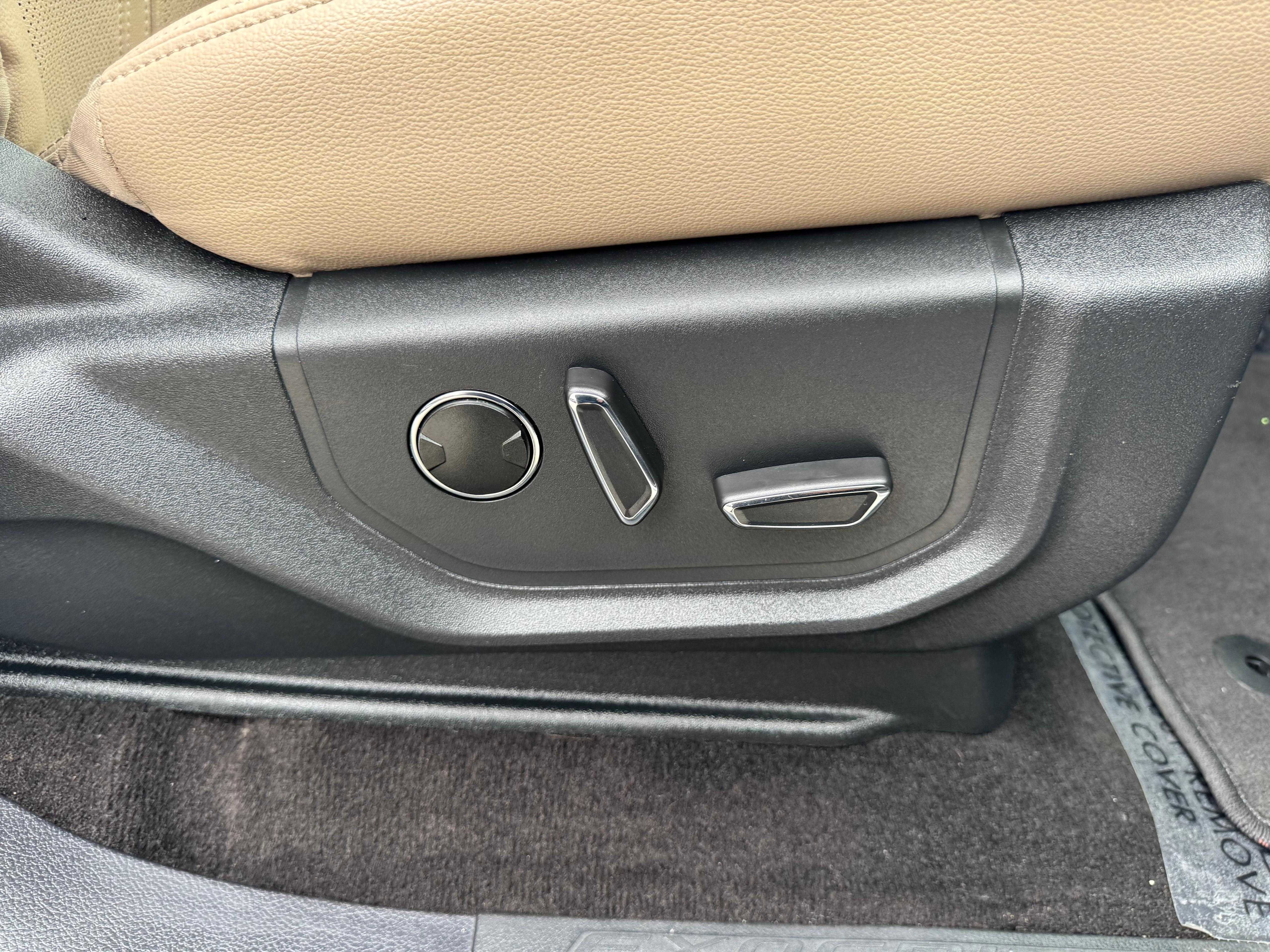 Vehicle image 63 of 92