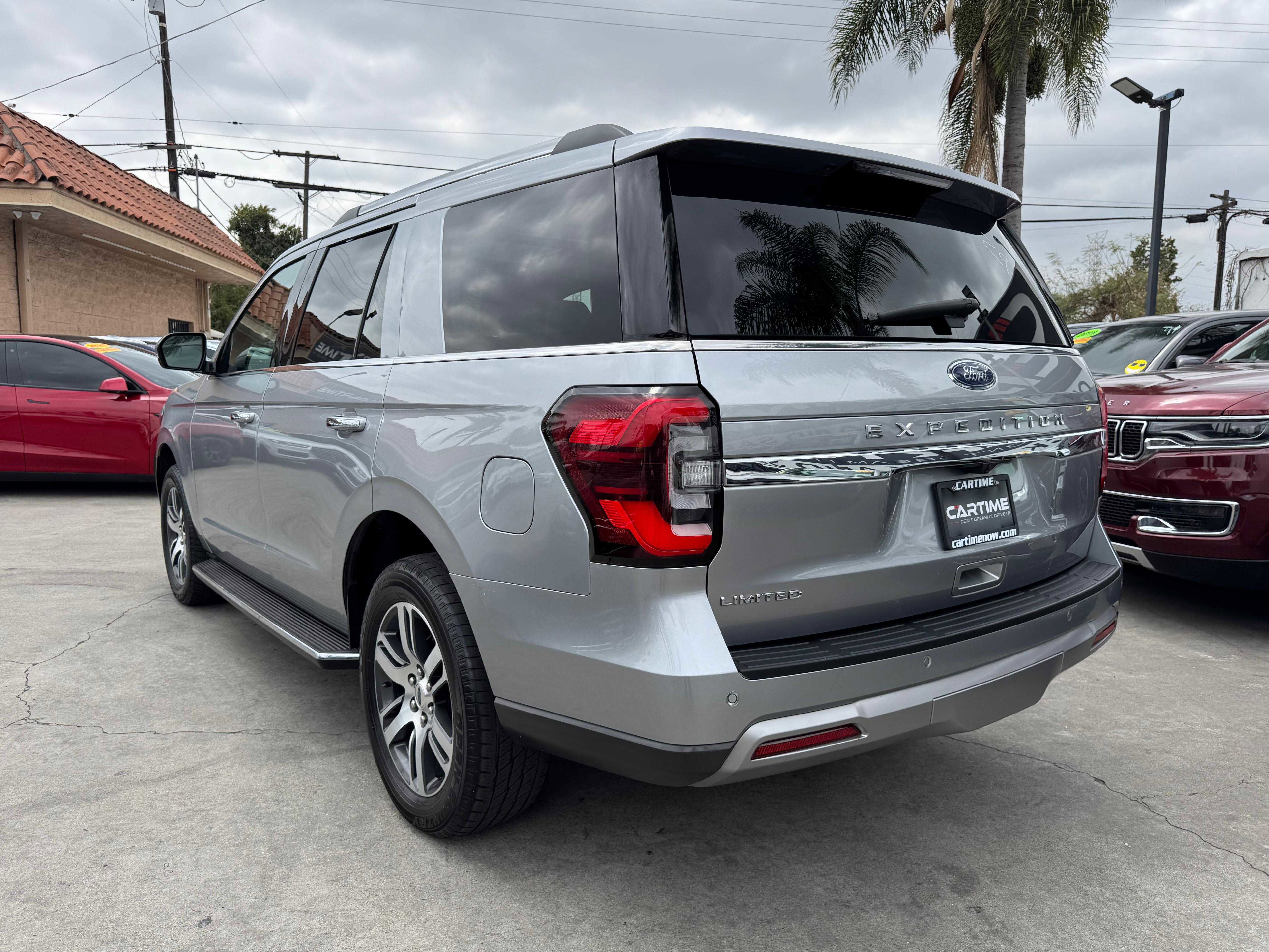 Vehicle image 6 of 92