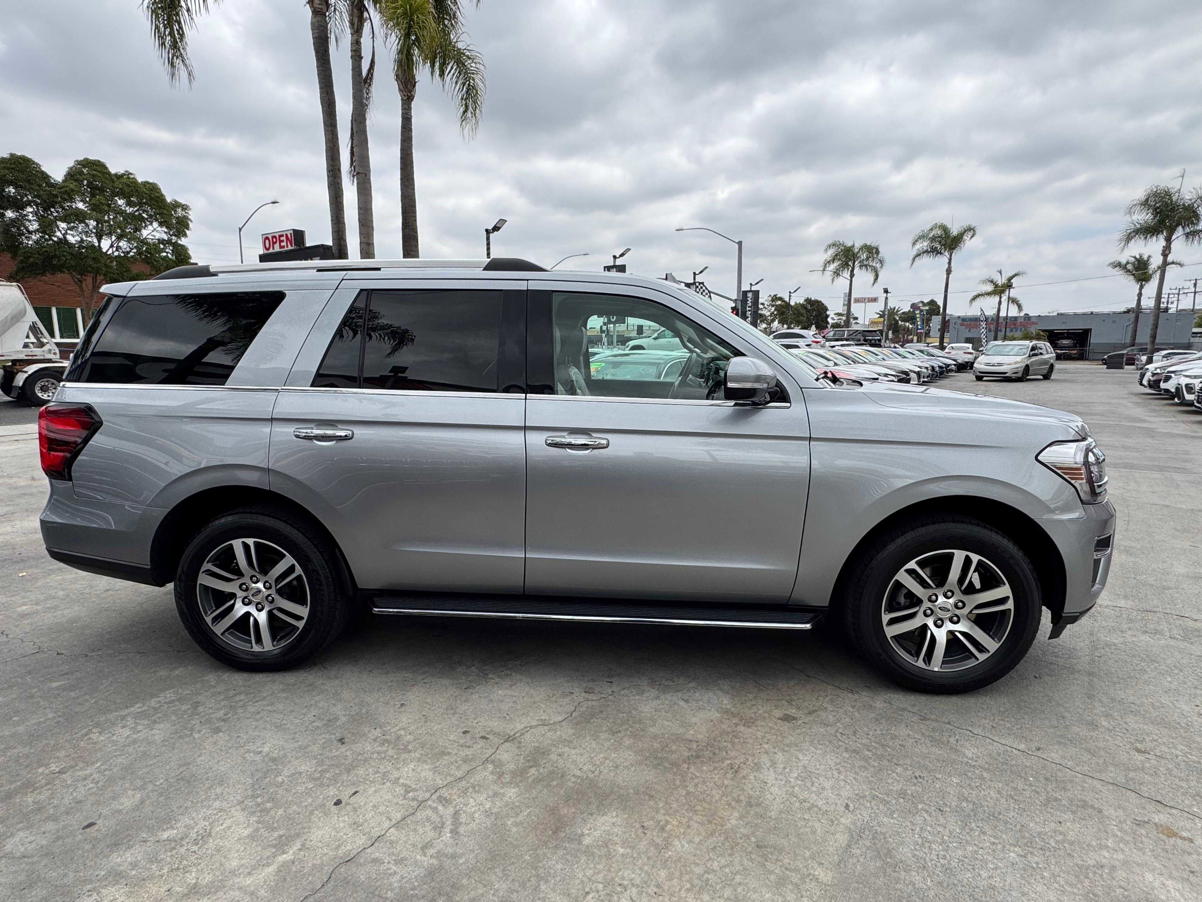 Vehicle image 21 of 92