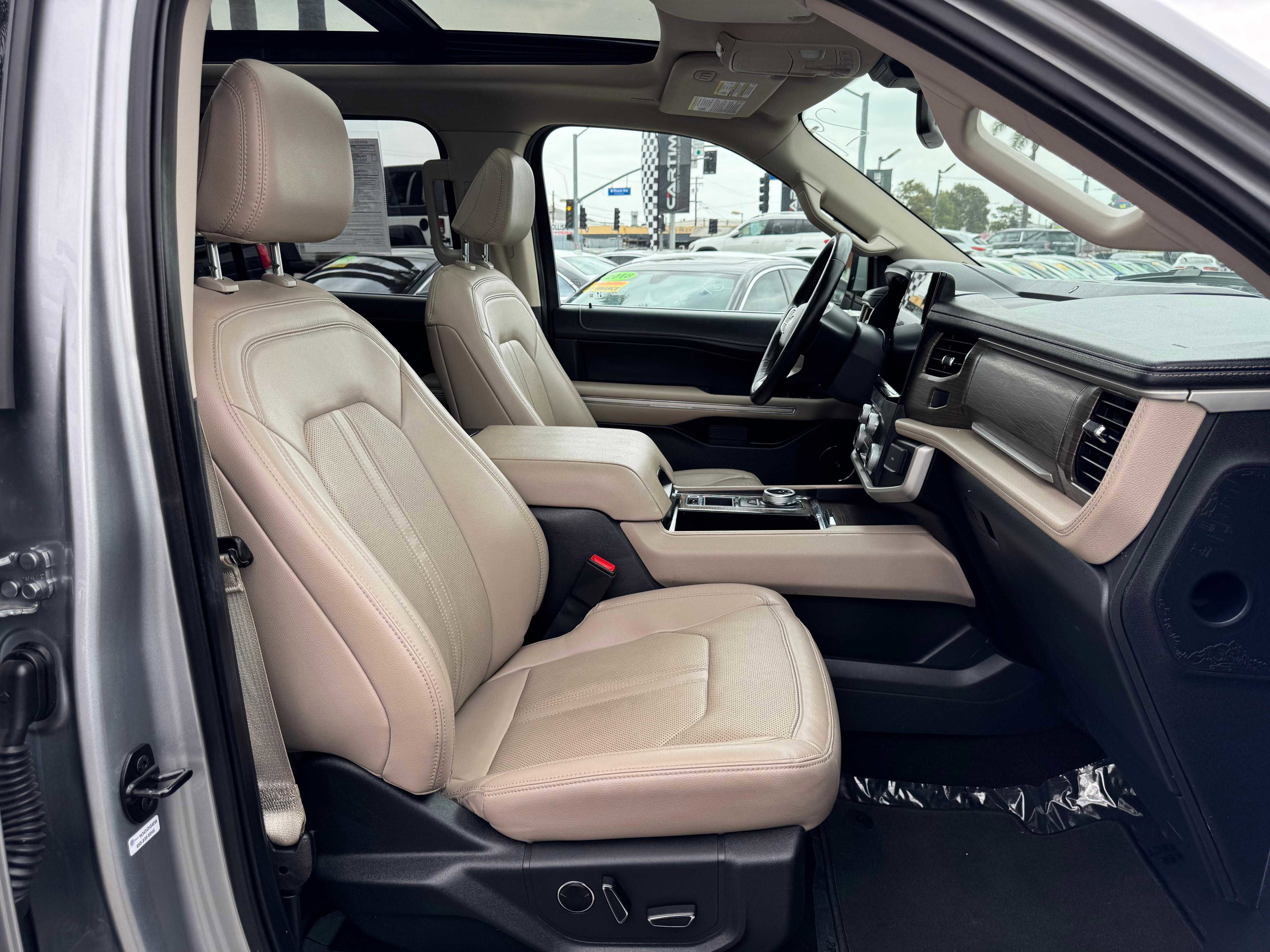 Vehicle image 61 of 92