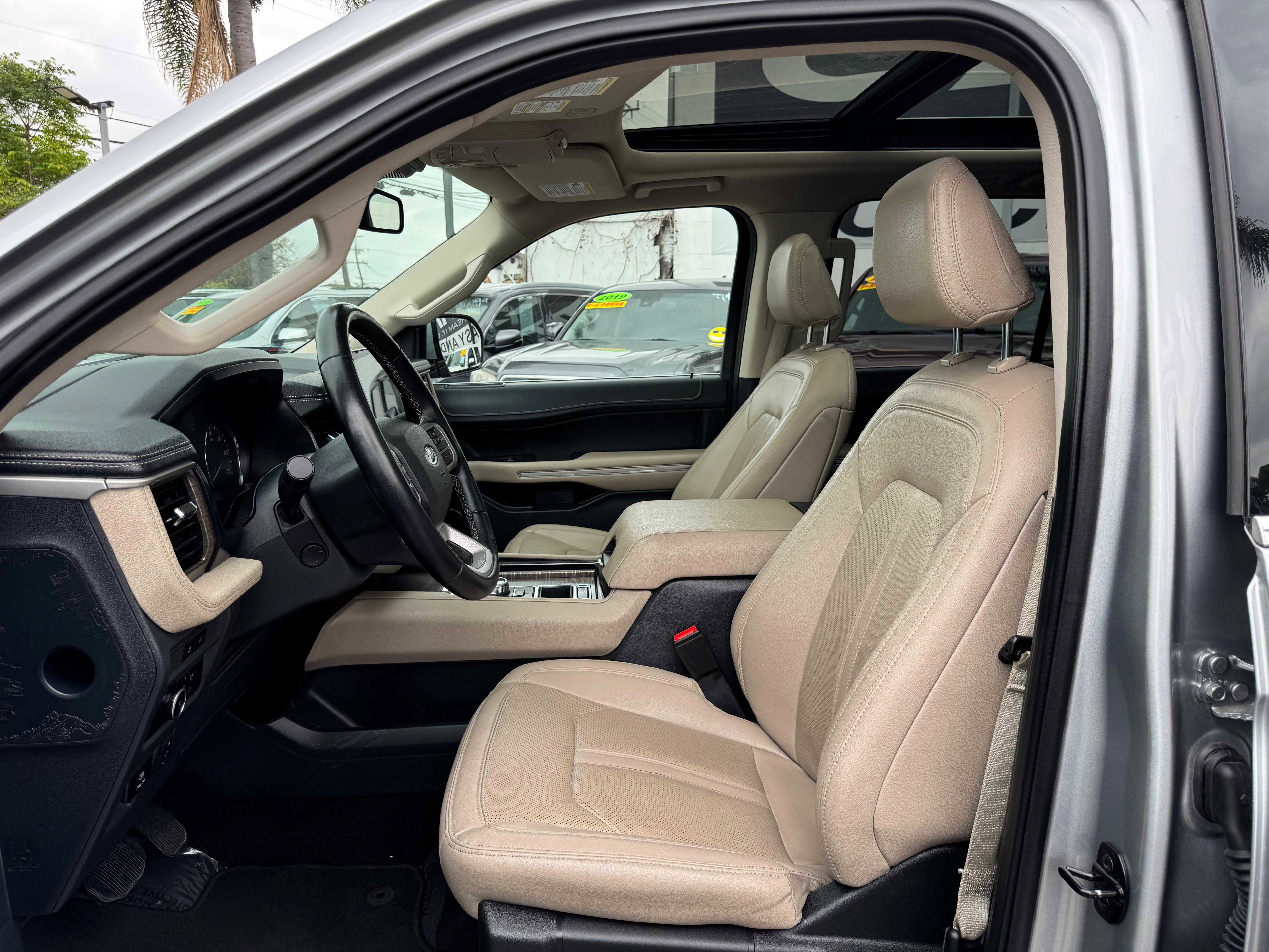 Vehicle image 29 of 92