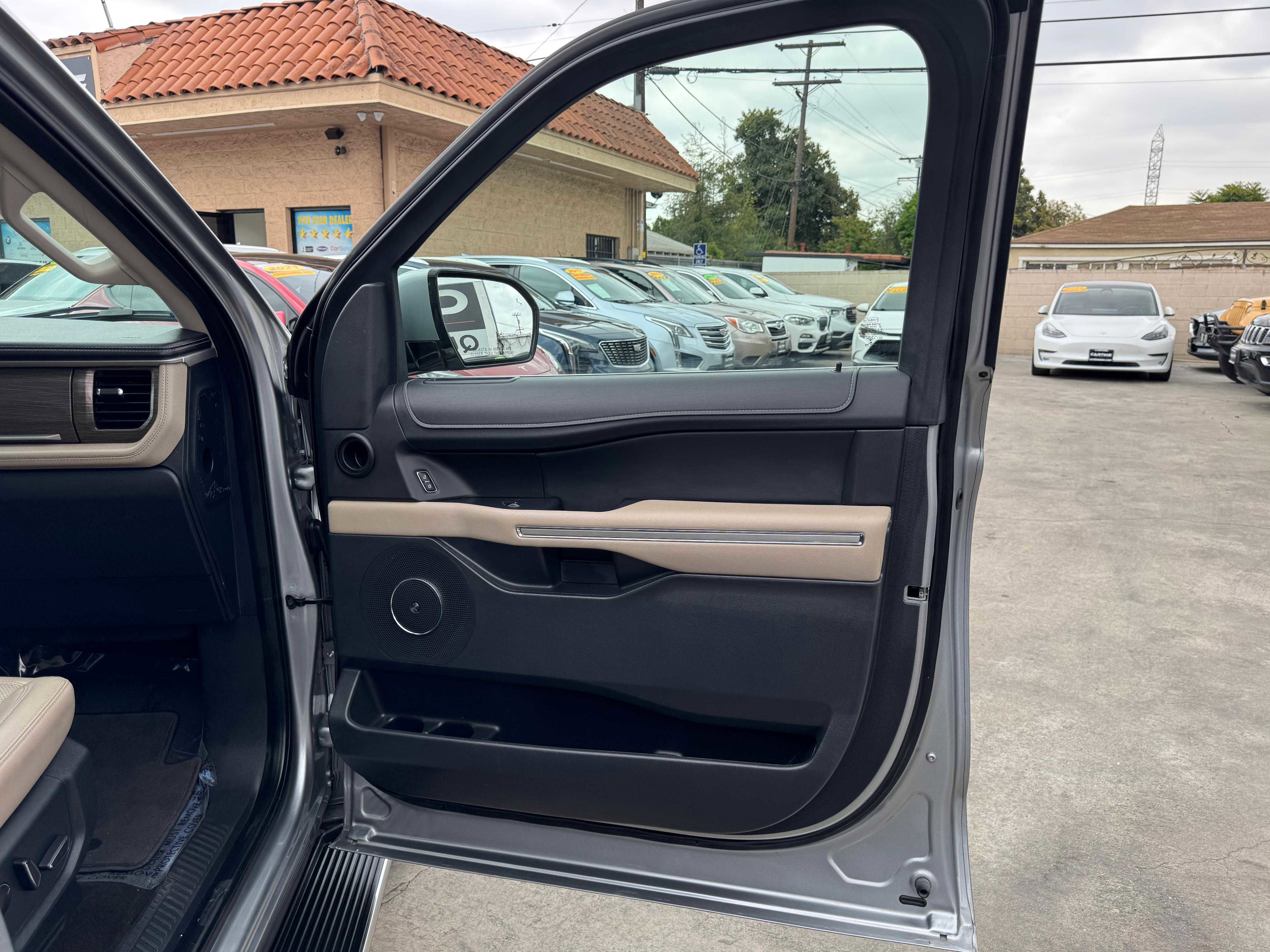 Vehicle image 57 of 92