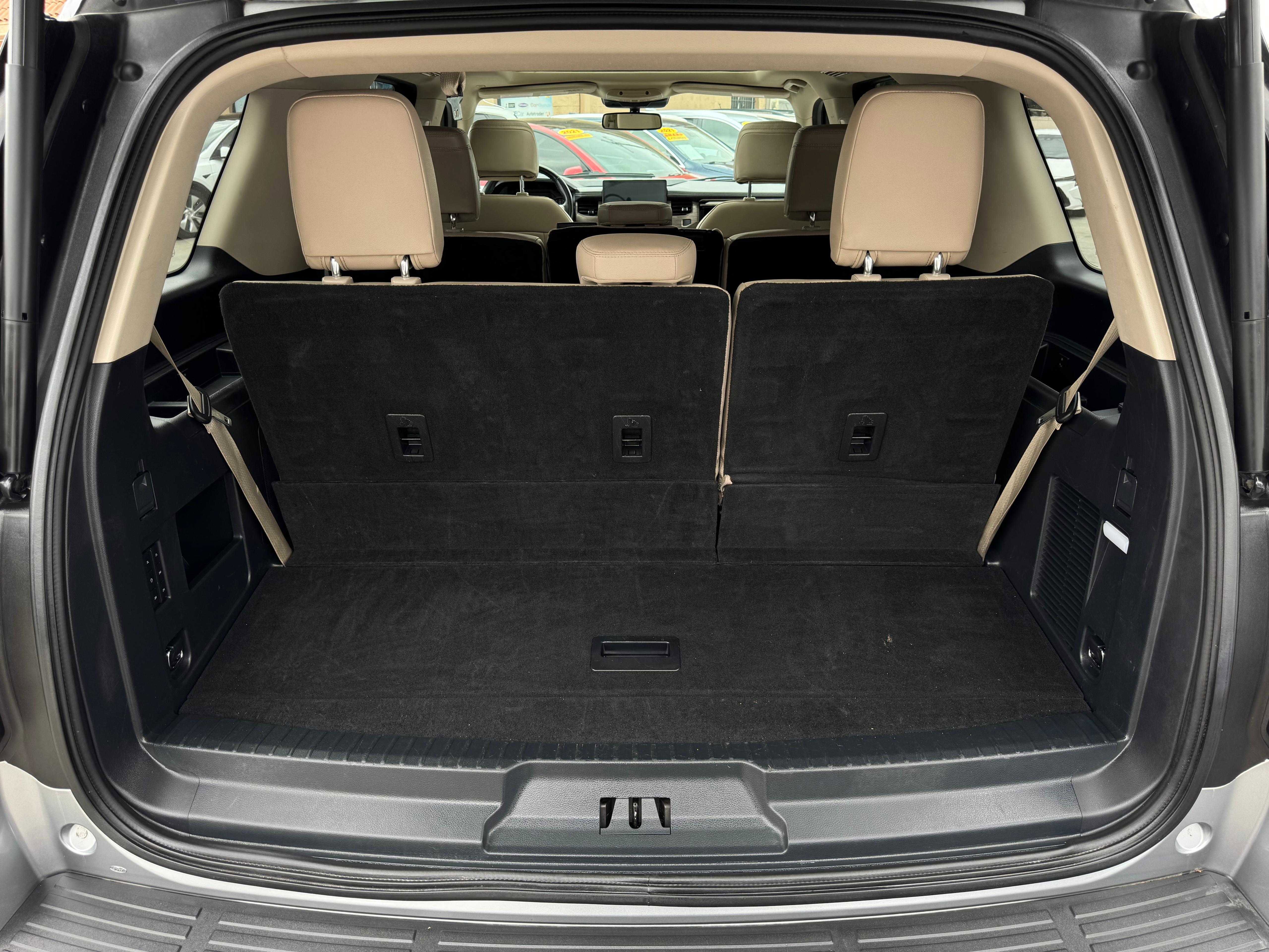 Vehicle image 15 of 92