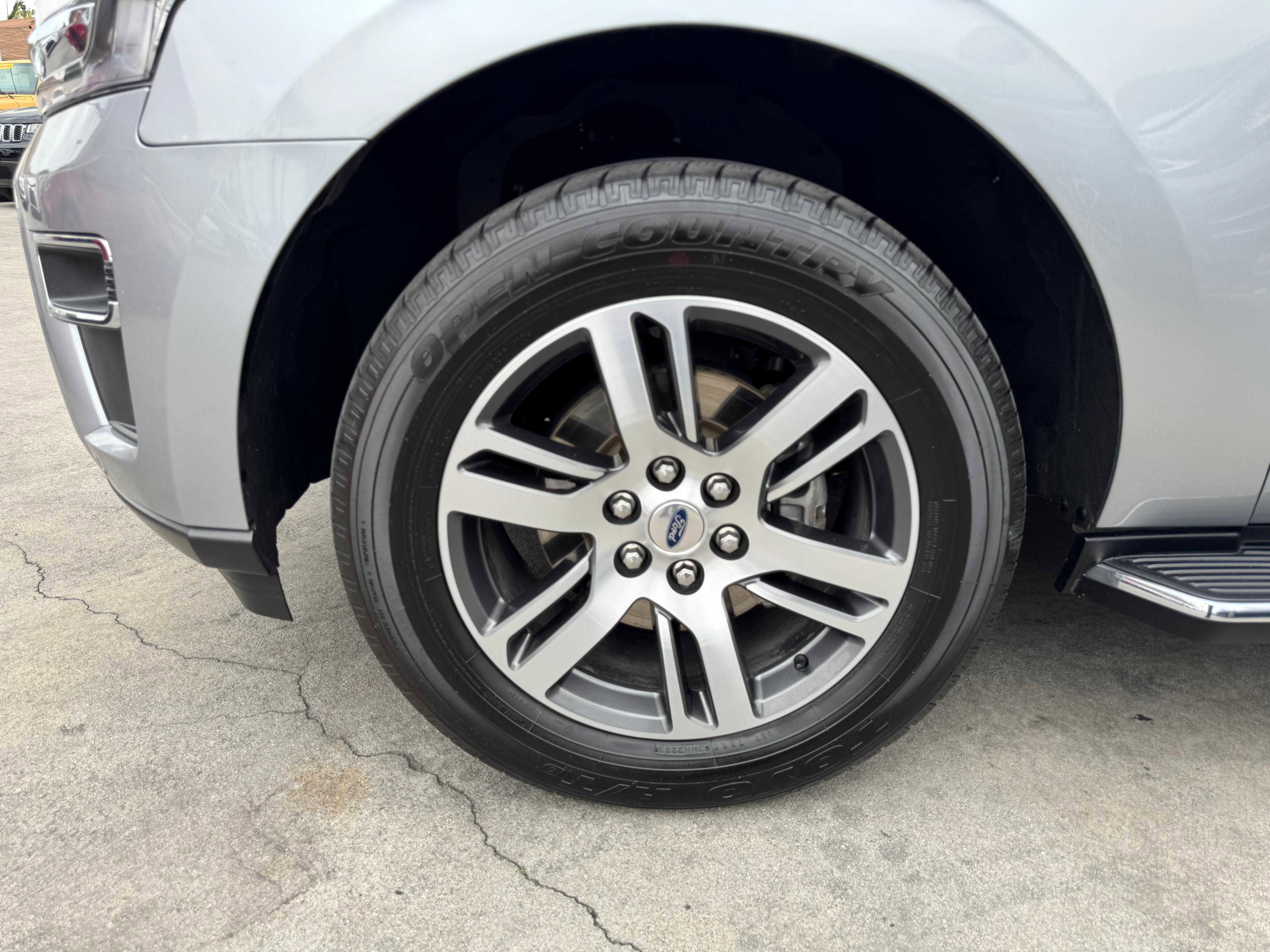 Vehicle image 28 of 92