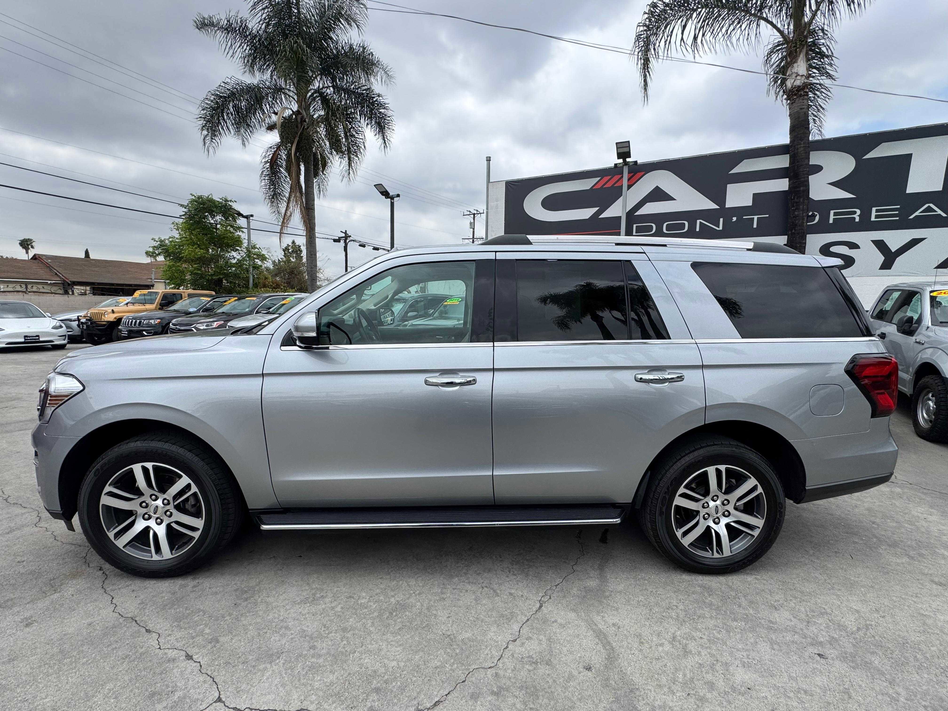 Vehicle image 4 of 92