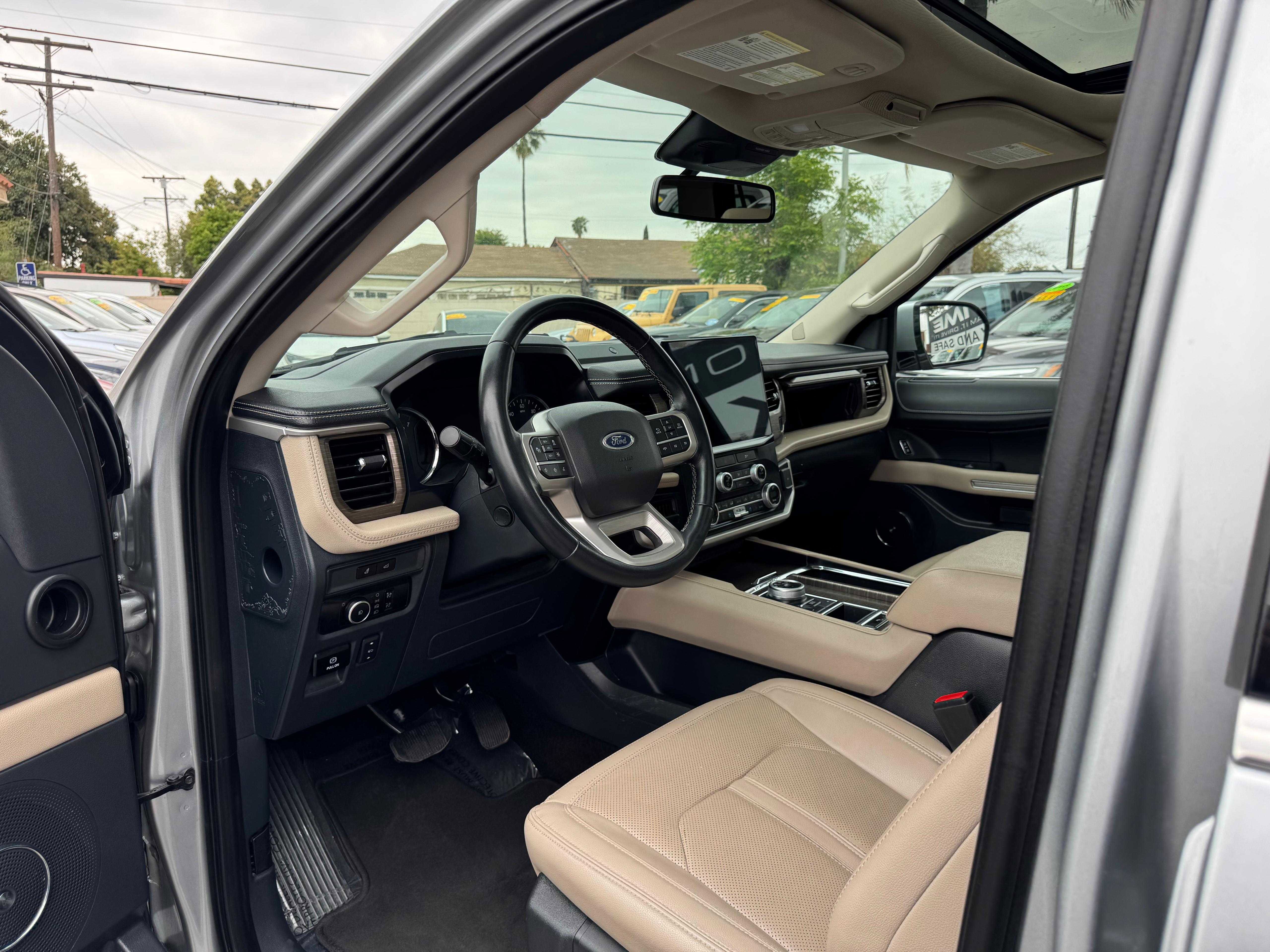 Vehicle image 30 of 92