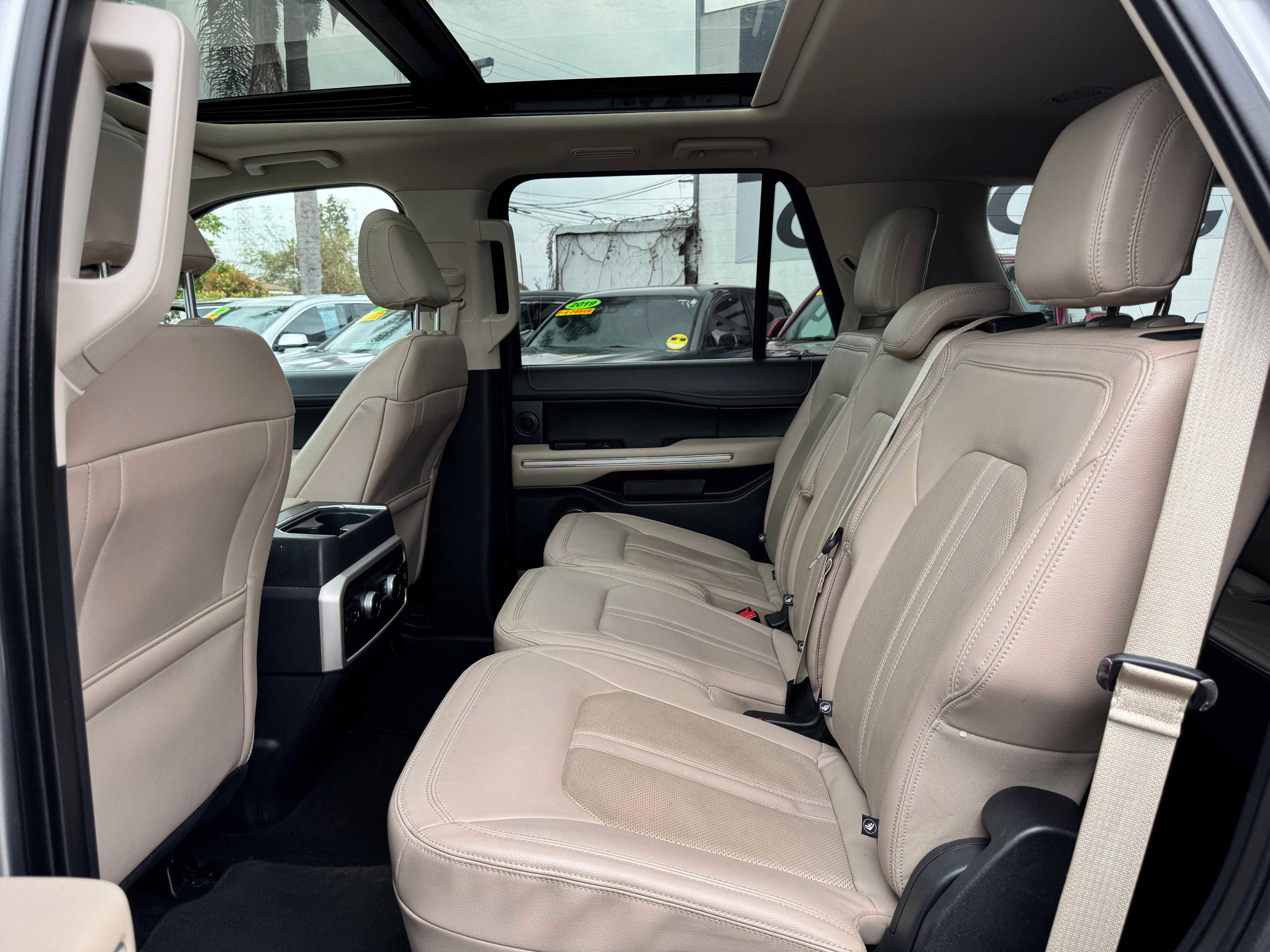 Vehicle image 39 of 92