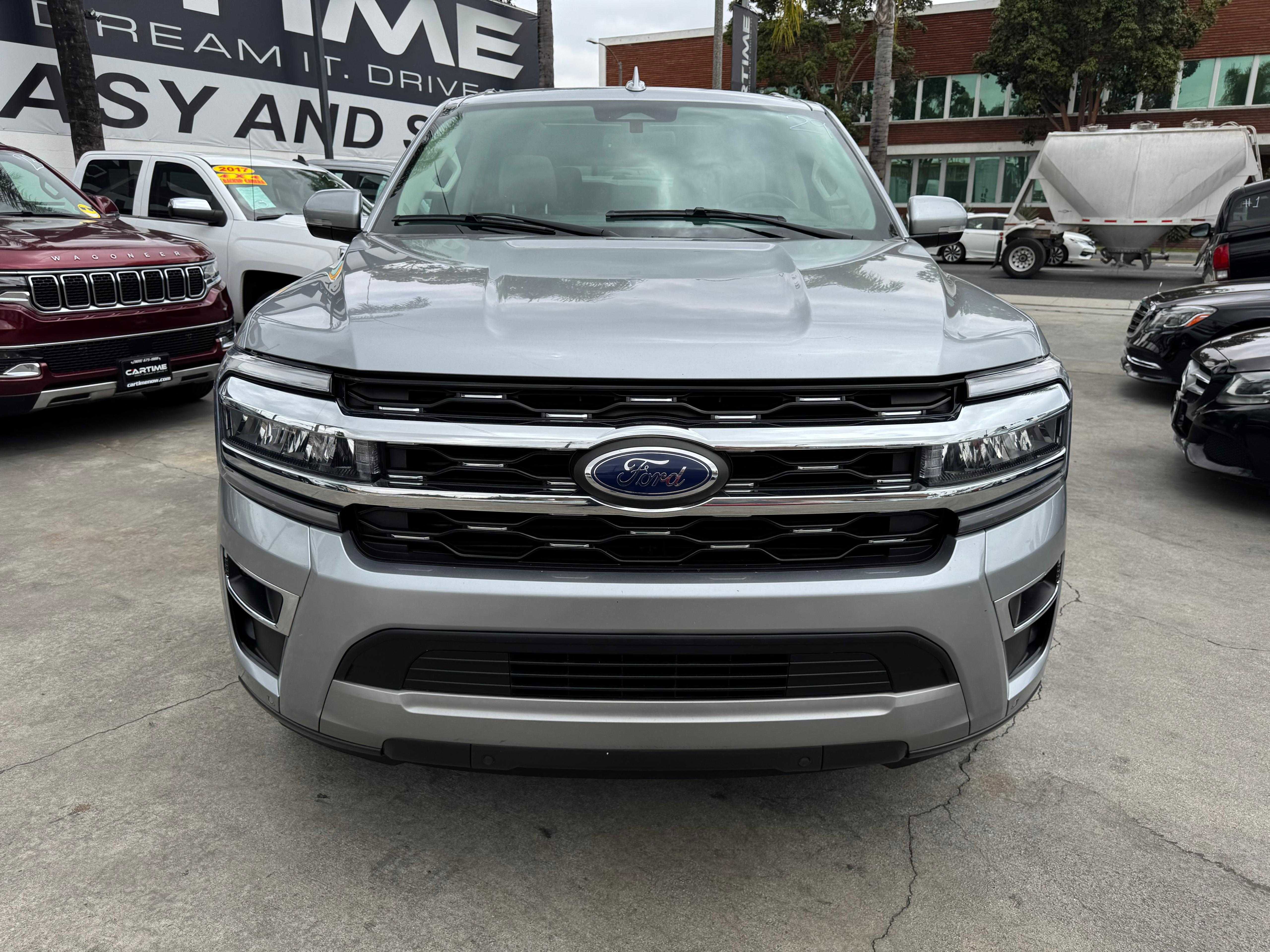 Vehicle image 23 of 92