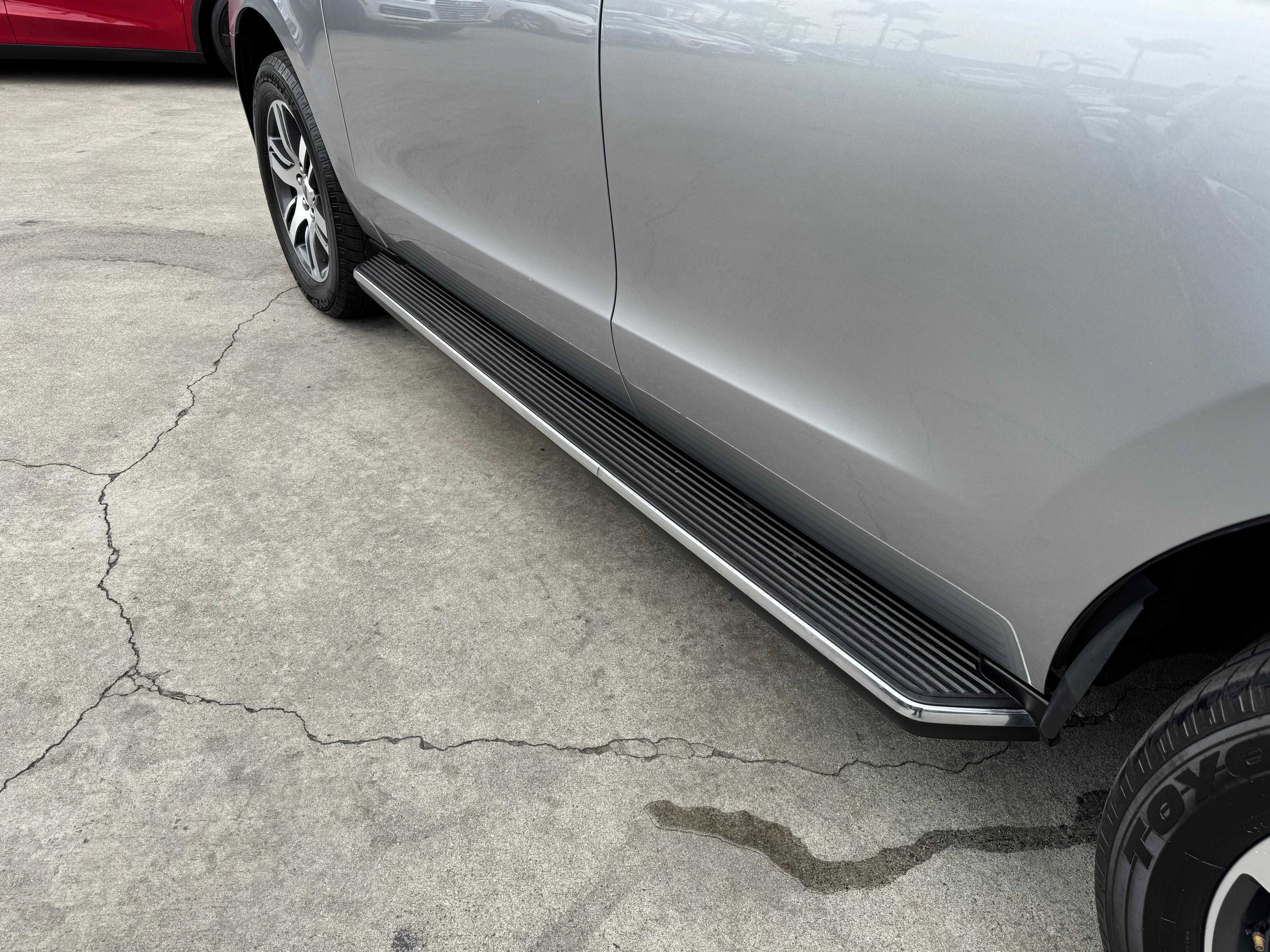 Vehicle image 26 of 92