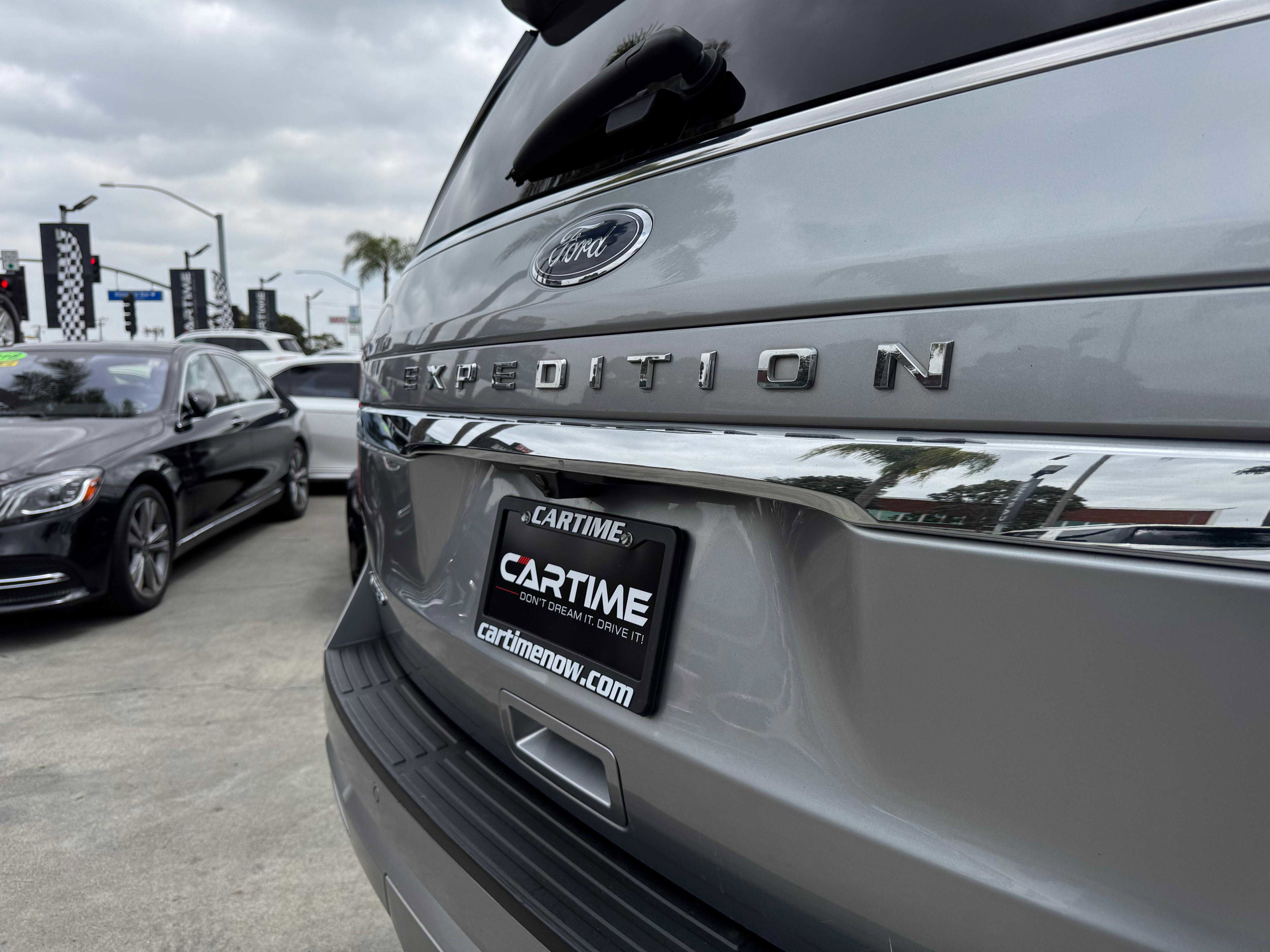 Vehicle image 9 of 92