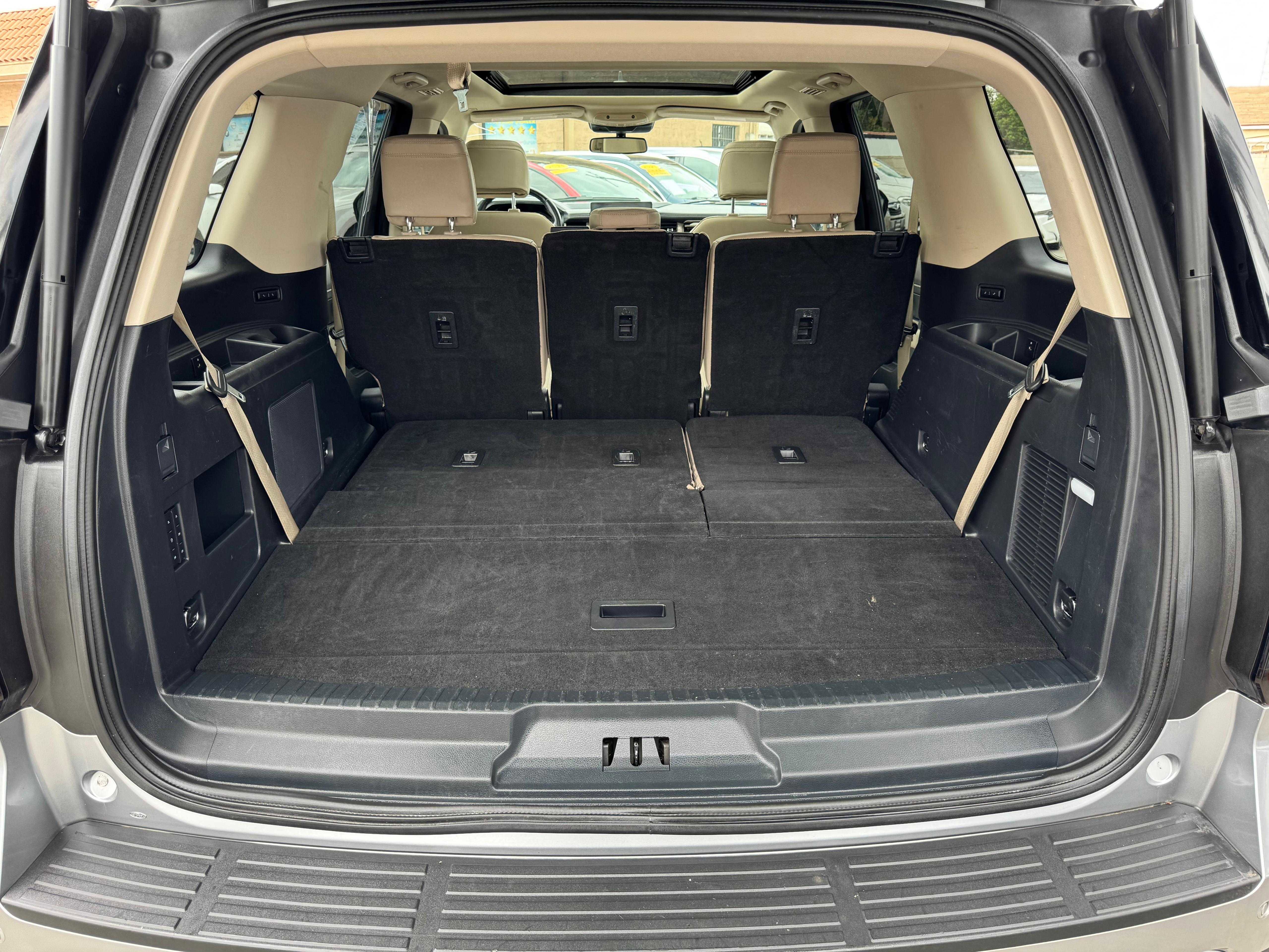 Vehicle image 17 of 92