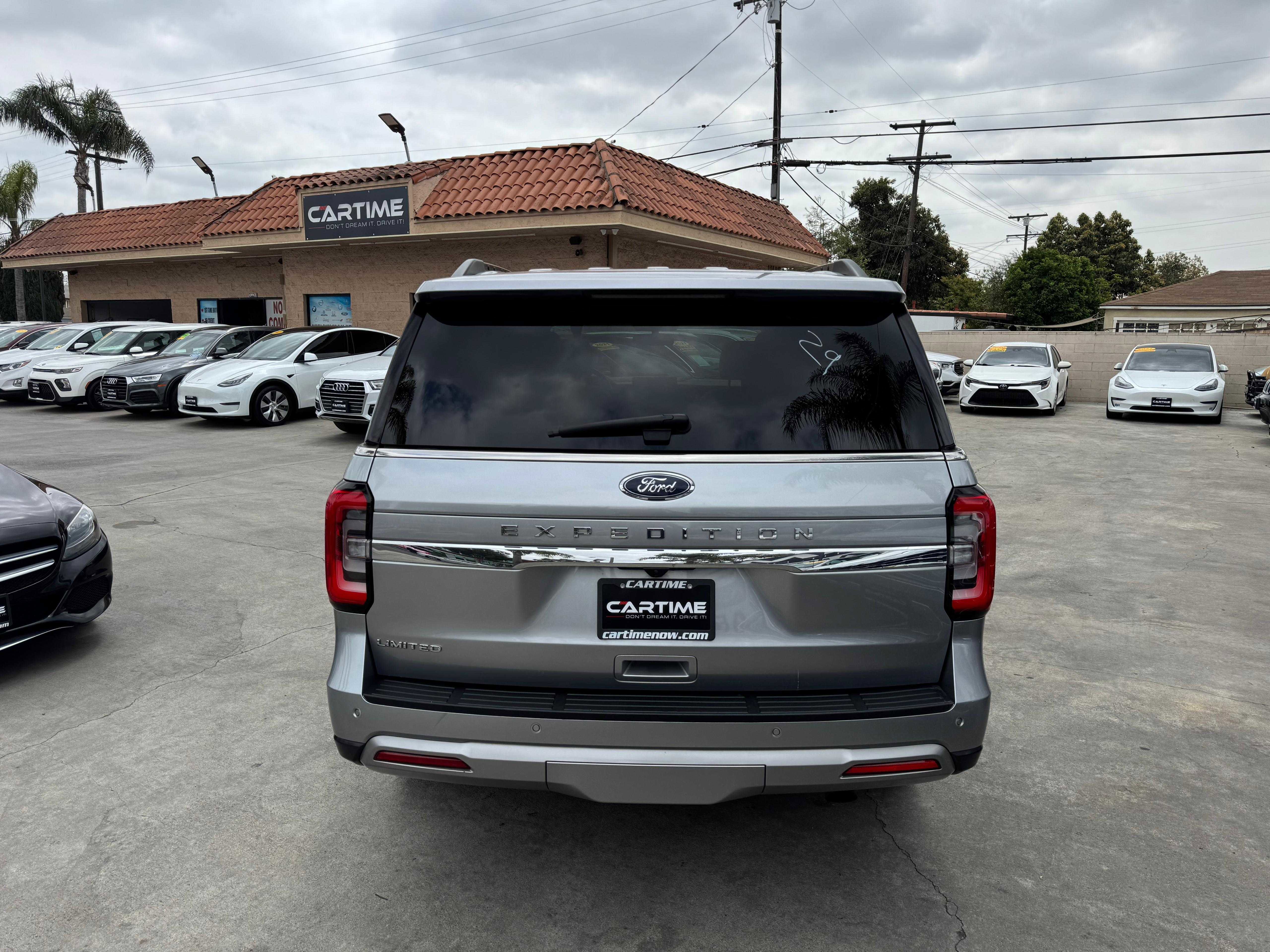 Vehicle image 8 of 92