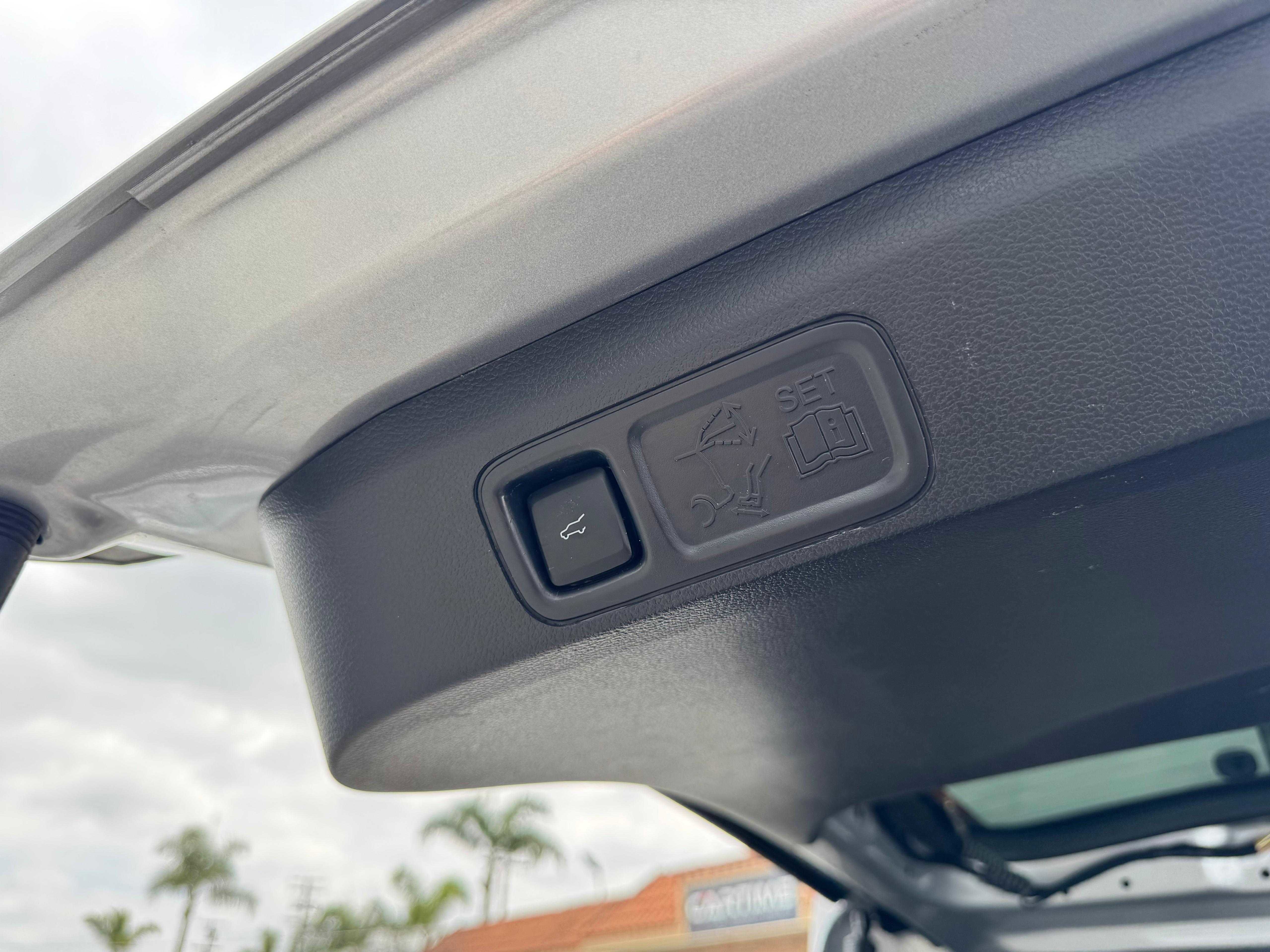 Vehicle image 14 of 92