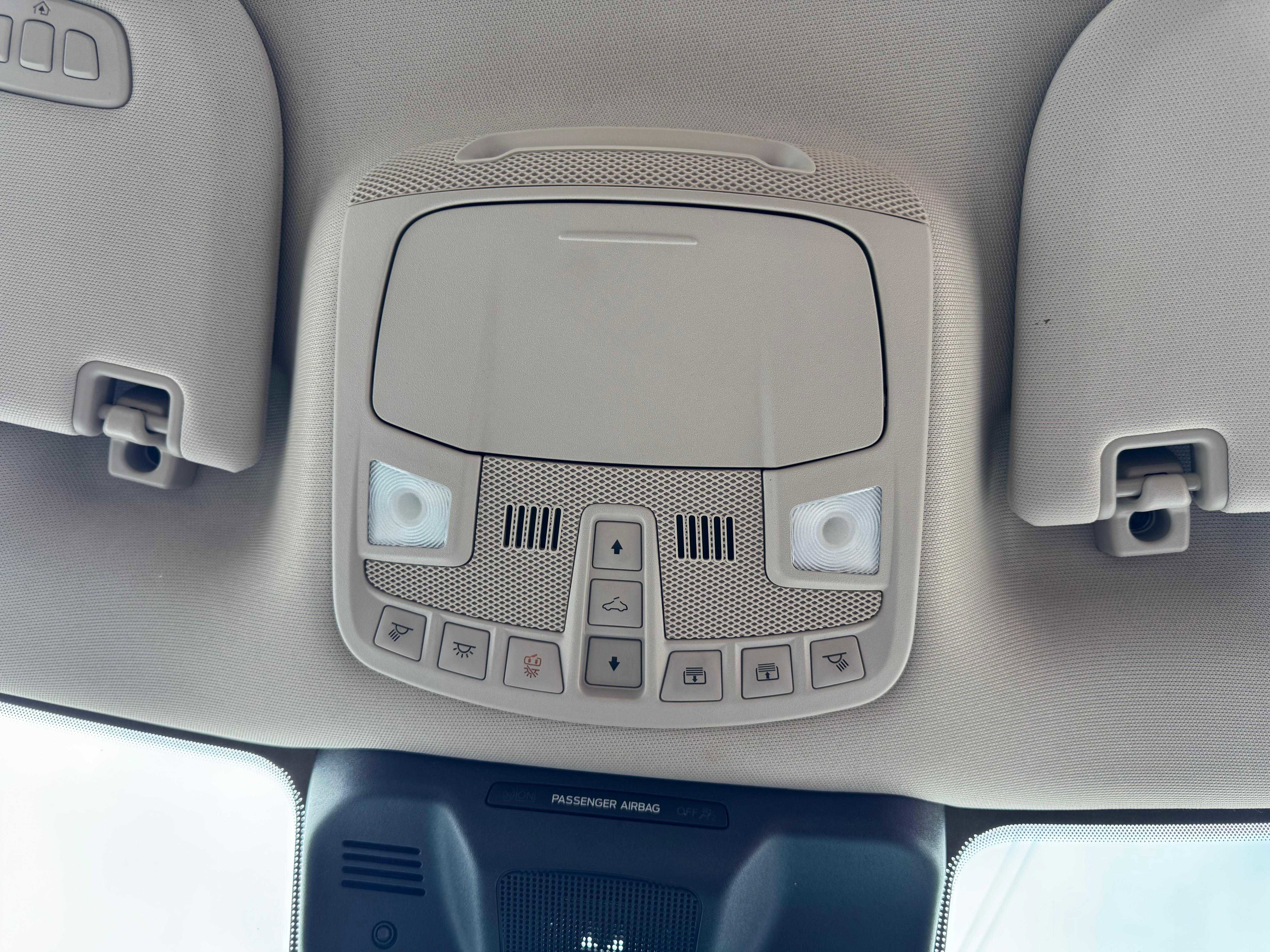 Vehicle image 72 of 92