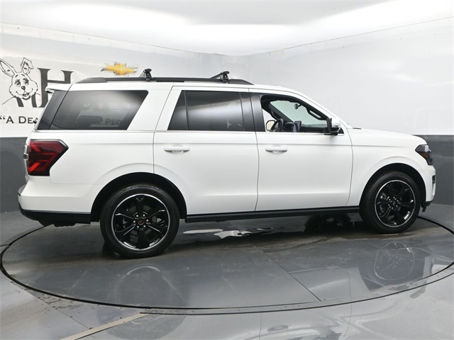 Vehicle image 21 of 61