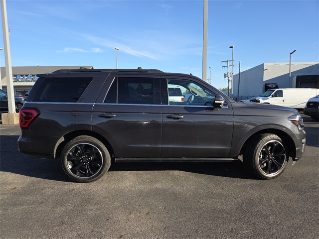 2022 Ford Expedition Limited Image 5 of 40