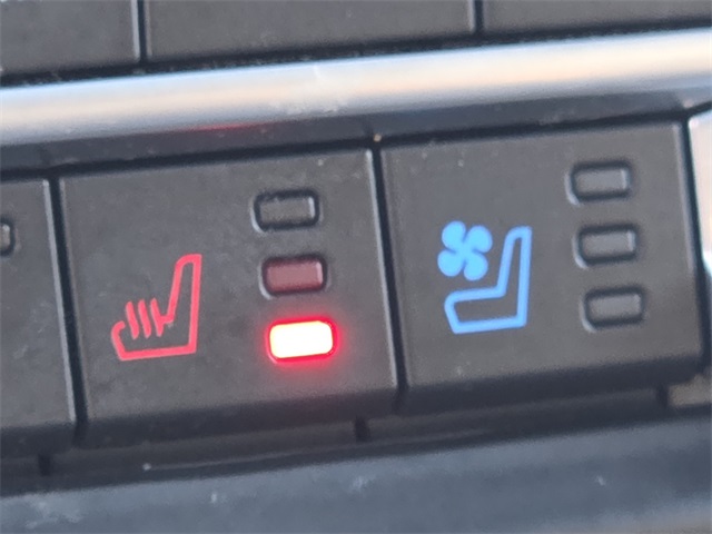 2022 Ford Expedition Limited Image 27 of 40