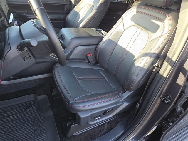 2022 Ford Expedition Limited Image 14 of 40