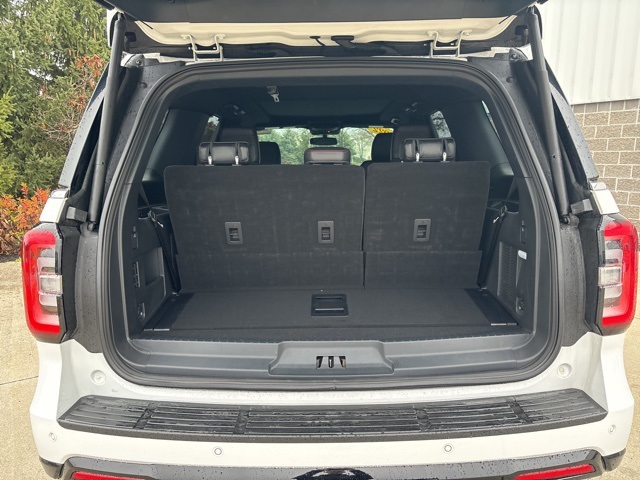 2022 Ford Expedition Limited Image 10 of 36