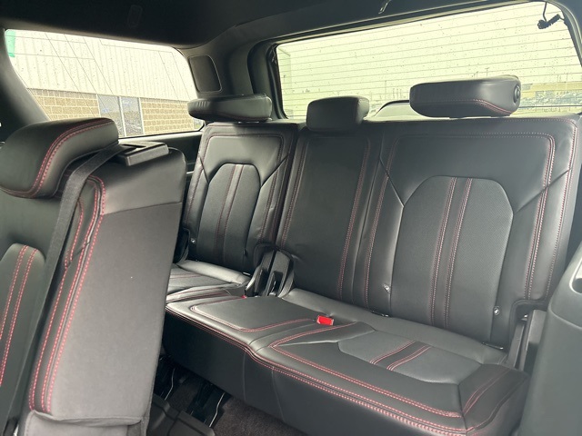 2022 Ford Expedition Limited Image 12 of 36