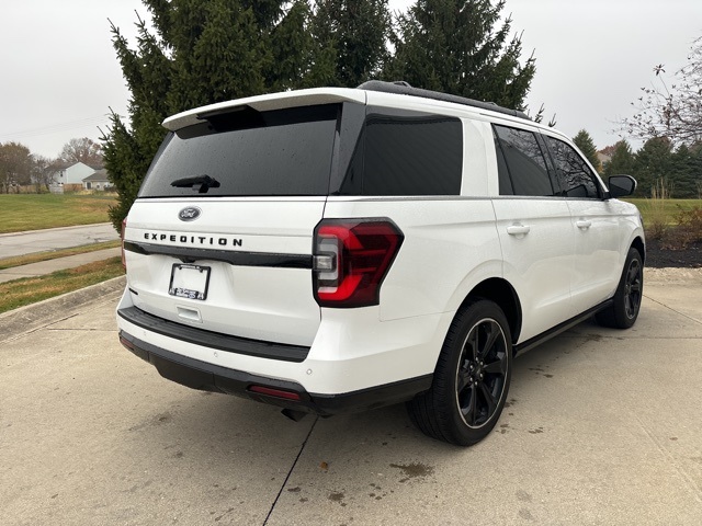 2022 Ford Expedition Limited Image 5 of 36