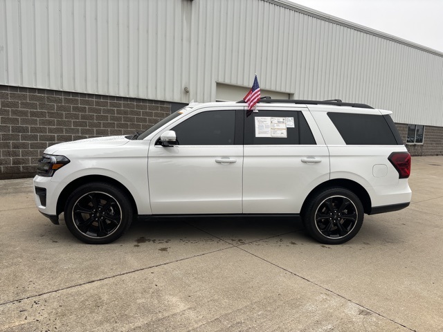 2022 Ford Expedition Limited Image 8 of 36