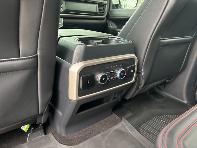 2022 Ford Expedition Limited Image 25 of 36