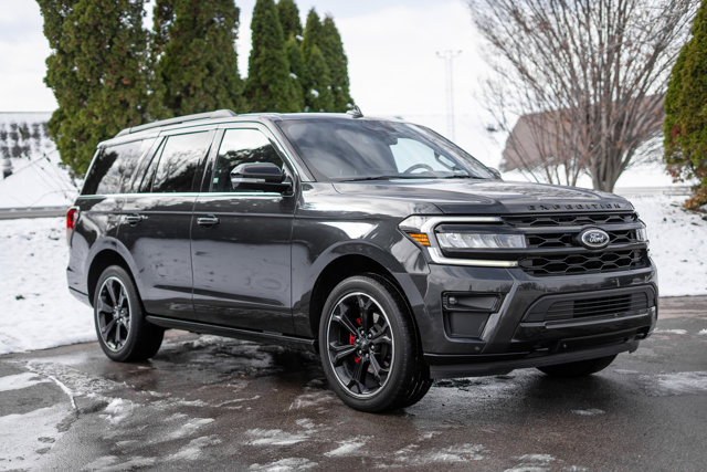 2022 Ford Expedition Limited Image 4 of 41