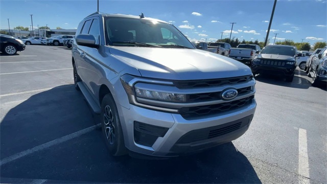 2022 Ford Expedition XLT Image 4 of 25
