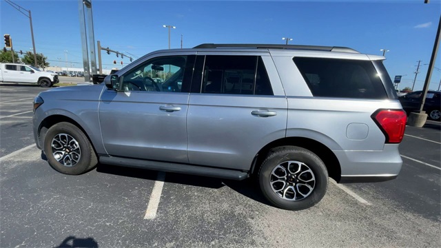 2022 Ford Expedition XLT Image 7 of 25