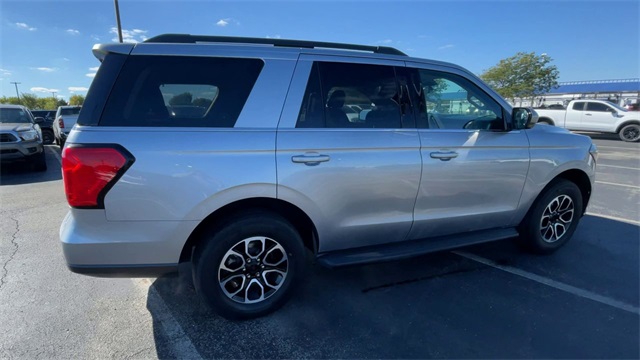 2022 Ford Expedition XLT Image 2 of 25