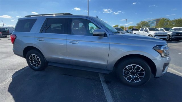 2022 Ford Expedition XLT Image 3 of 25