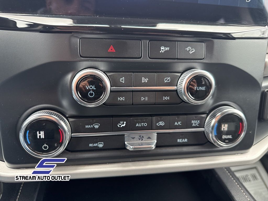 Vehicle image 24 of 40