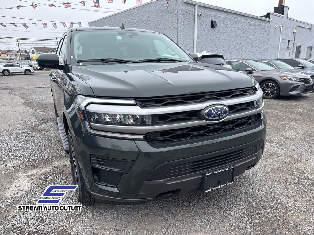 Vehicle image 10 of 40