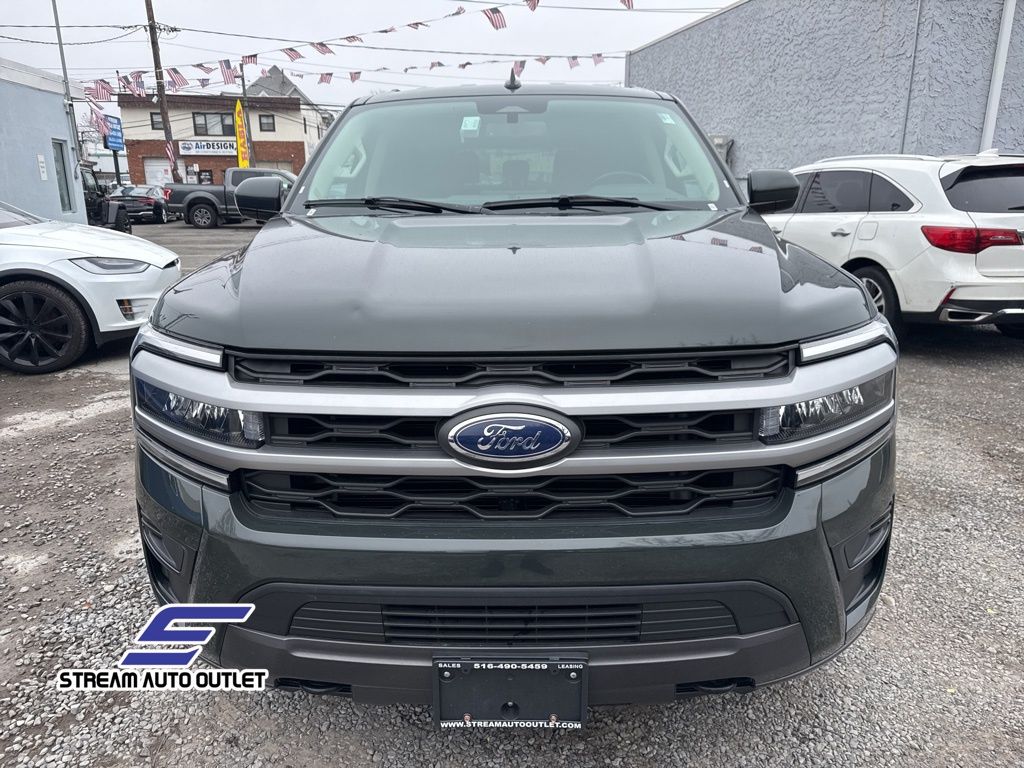 Vehicle image 3 of 40
