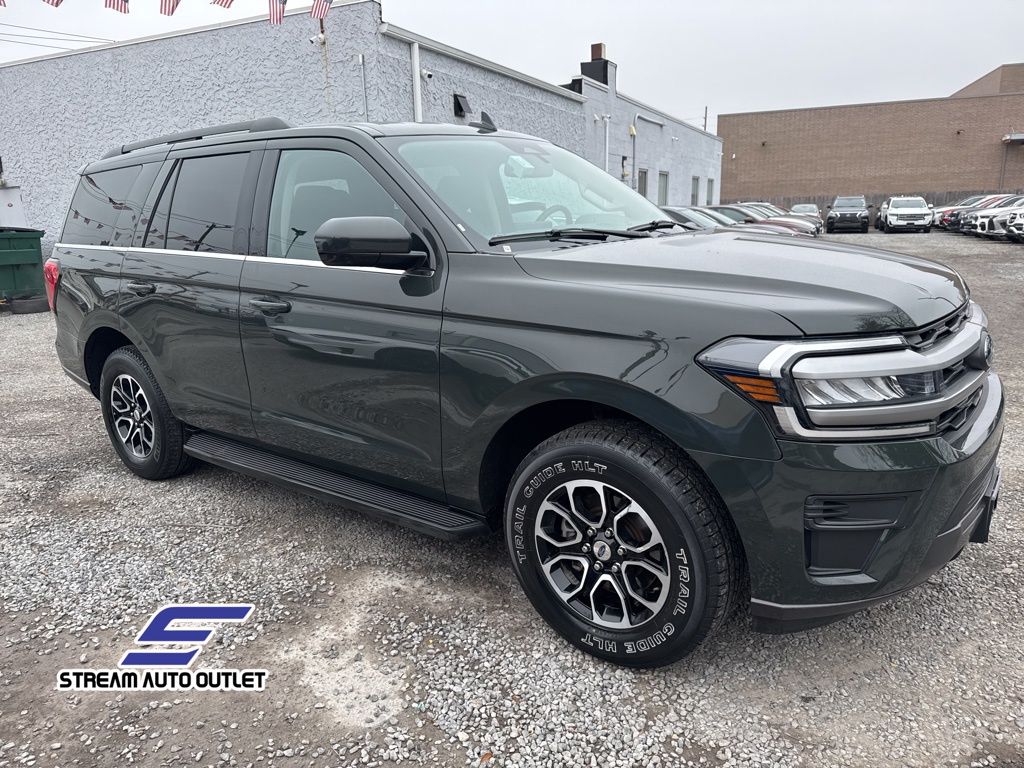 Vehicle image 4 of 40