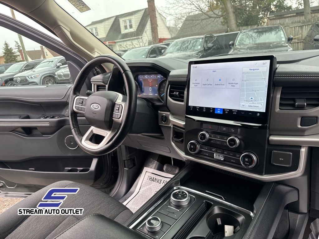 Vehicle image 37 of 40