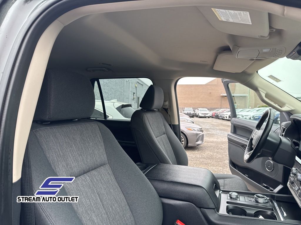 Vehicle image 39 of 40